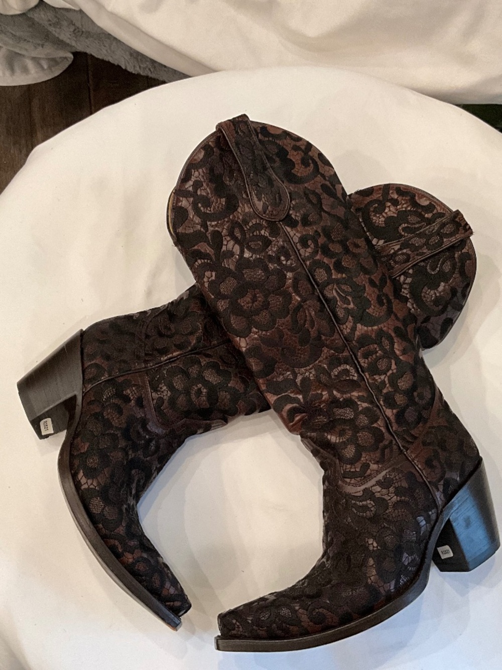 Corral boots. Stunning embroidery. Size 8 NEW!